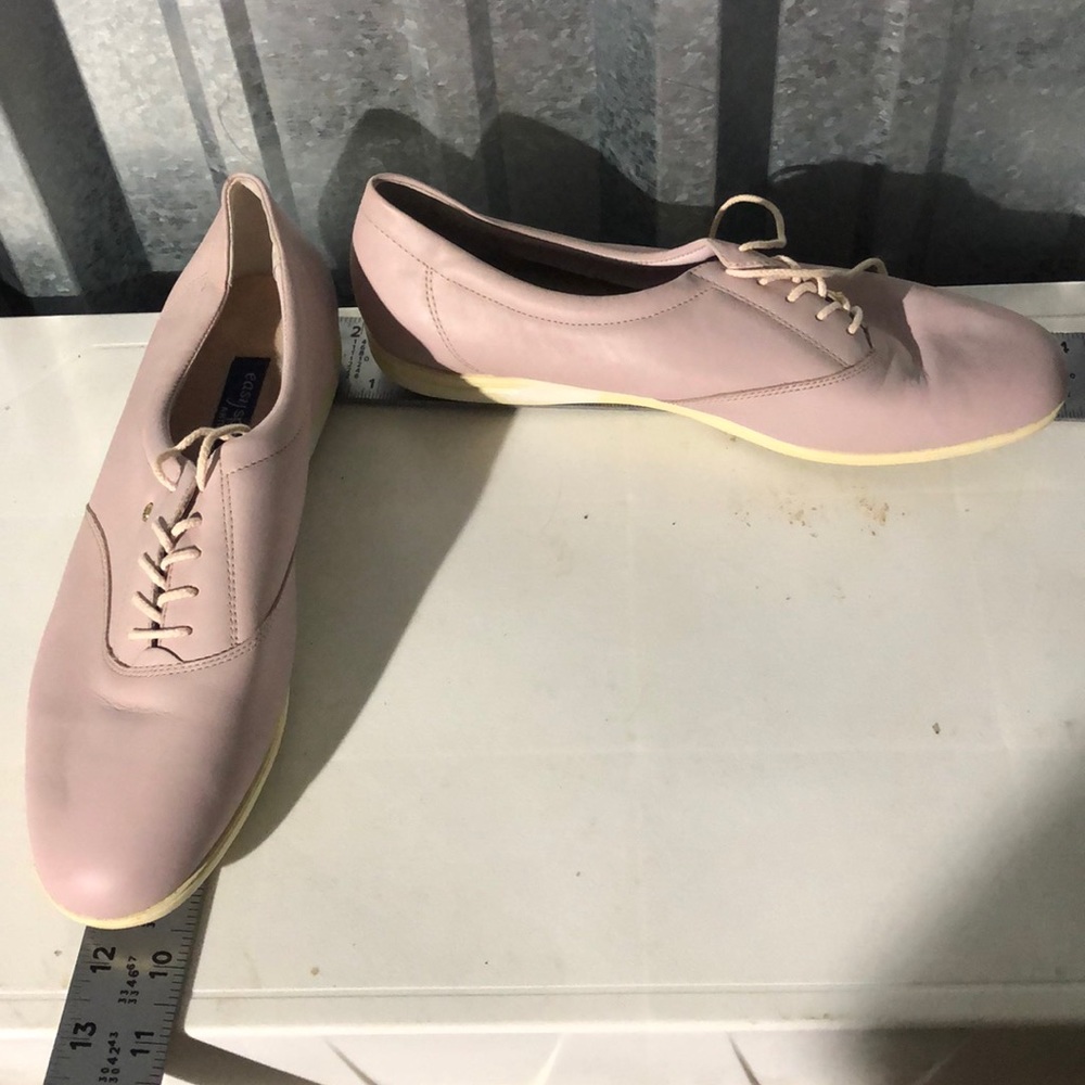 12 b/2a Easy Spirit light pink tie up loafers.